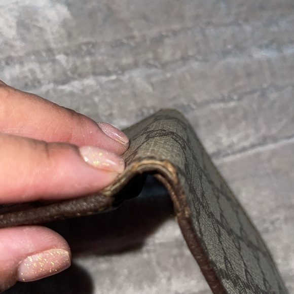 Preloved Gucci wallet good condition has some wear on folds n little on corner. - Picture 13 of 14